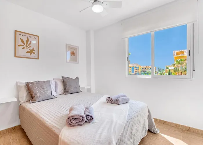 Castillo-playa * Denia