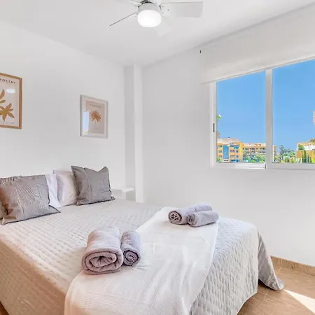 Castillo-playa * Denia